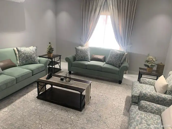 طقم كنب فاكتوري شبه جديد طاولات وستناد وفرشه ((مباع)) 1