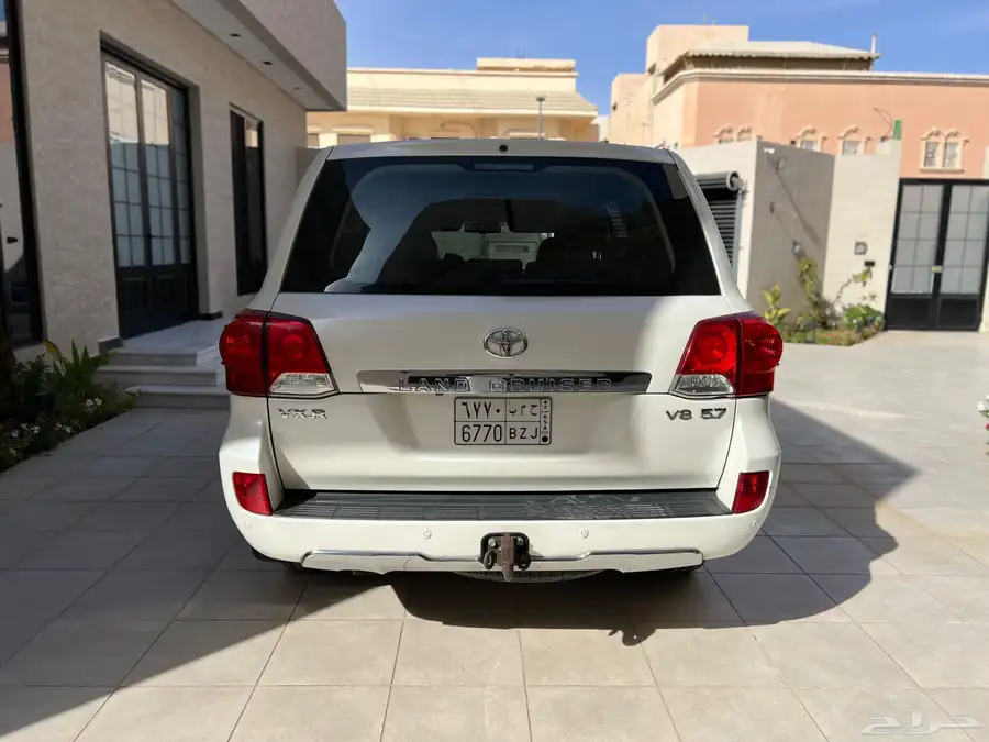 لاندكروزر VXR 2015 فل كامل - معرض وليد - قطري 4