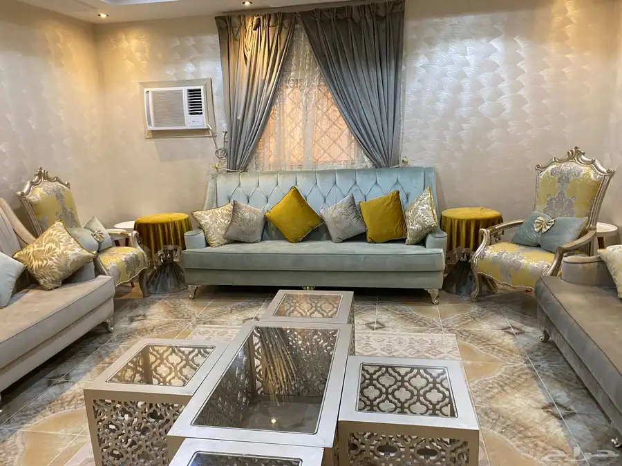 طقم كنب كلاسيكي نظيف و جديد index