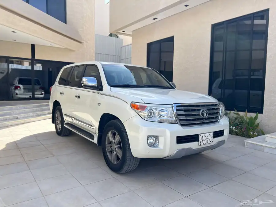 لاندكروزر VXR 2015 فل كامل - معرض وليد - قطري 1