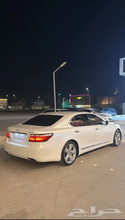 للبيع لكزس 460 لارج مع لوحه مميزه 460 ع ي ع 10