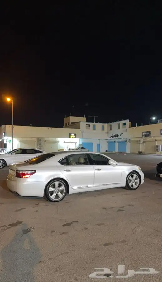 للبيع لكزس 460 لارج مع لوحه مميزه 460 ع ي ع 7