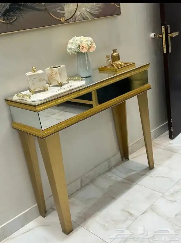 كنب 5 قطع وستاره ومدخل و4طاولات 3طاولات ضيافه وفازه كبيره 2