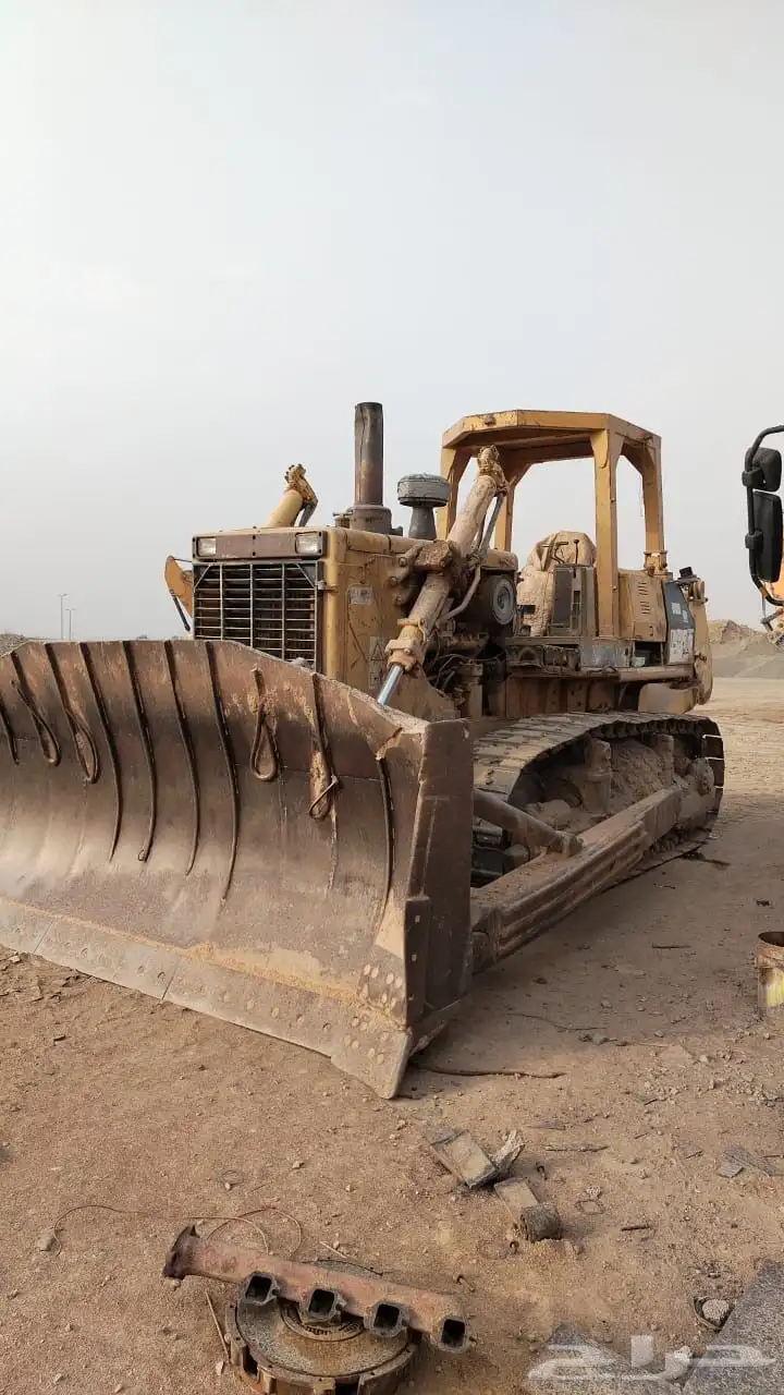 بلدوزر Komatsu مكينه زرقا شرط بدي محركات للبيع 1