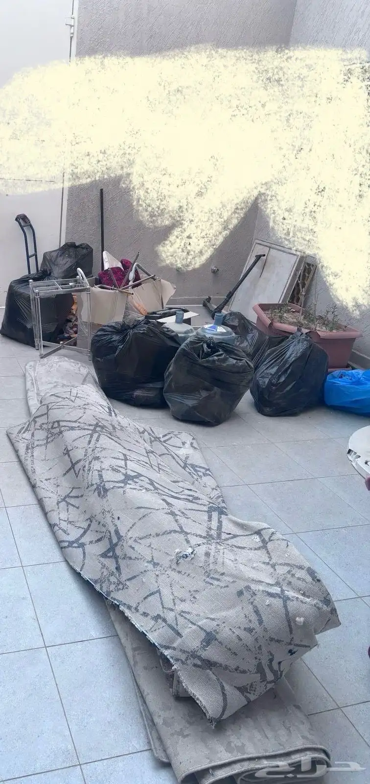 براده 2 نشاف 1 غساله مواعين 2 تلفزيون 1 طاوله تلفزيون 6