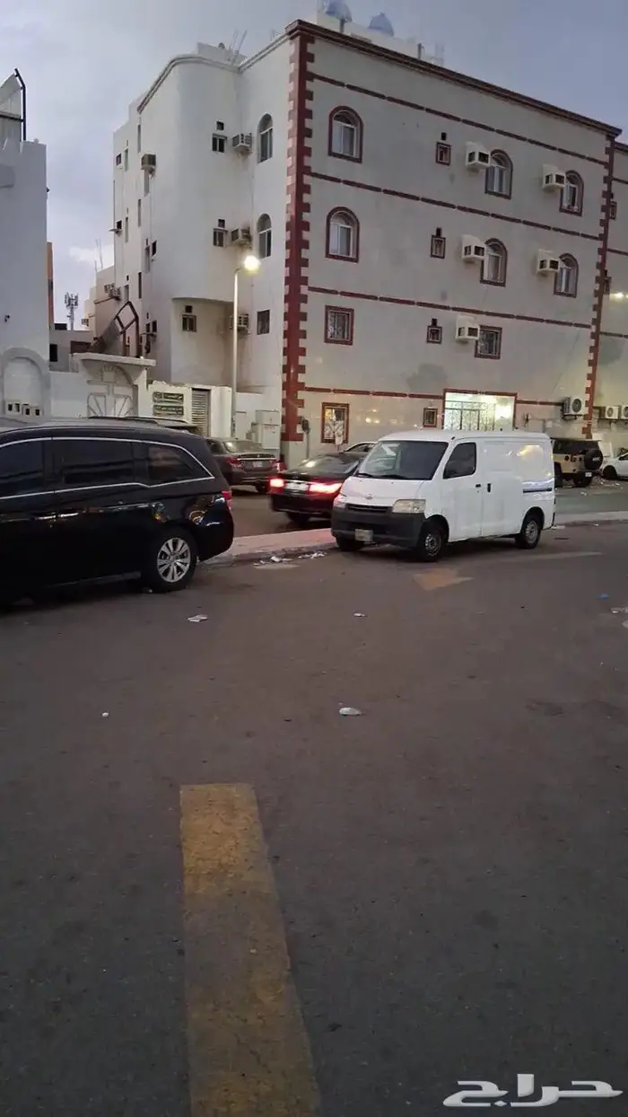 فان بضاعه للايجار الشهري ب1500 مع الصيانه 0