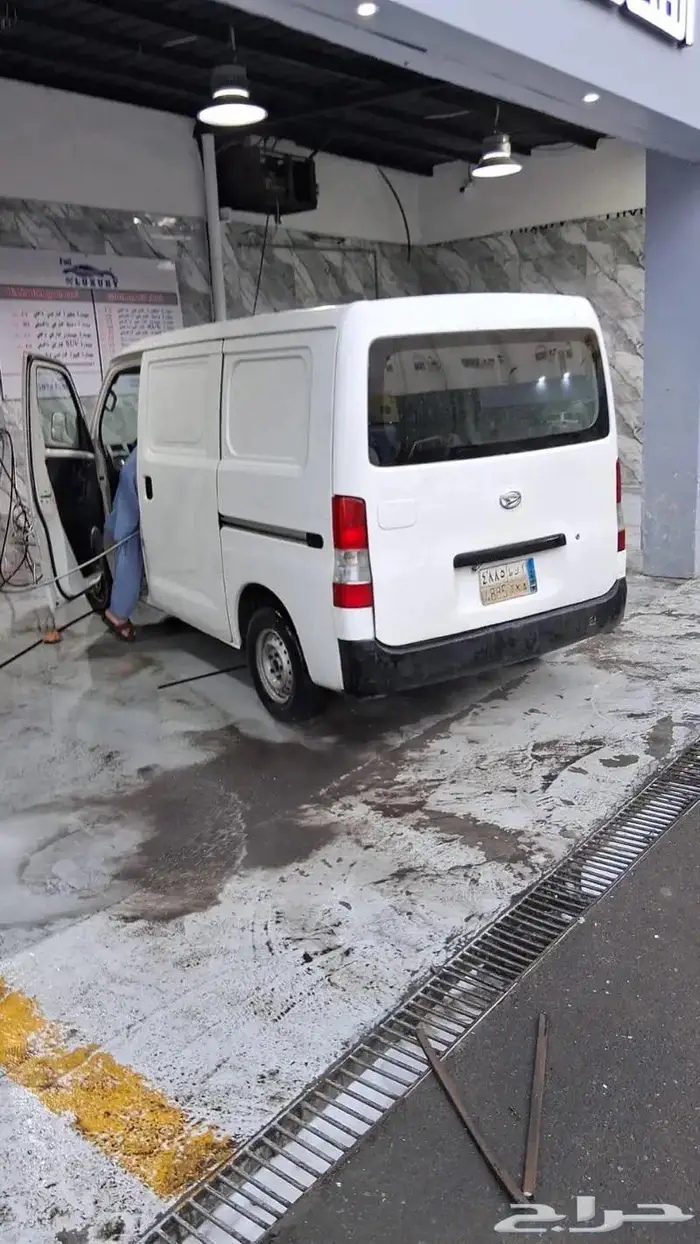 فان بضاعه للايجار الشهري ب1500 مع الصيانه 1
