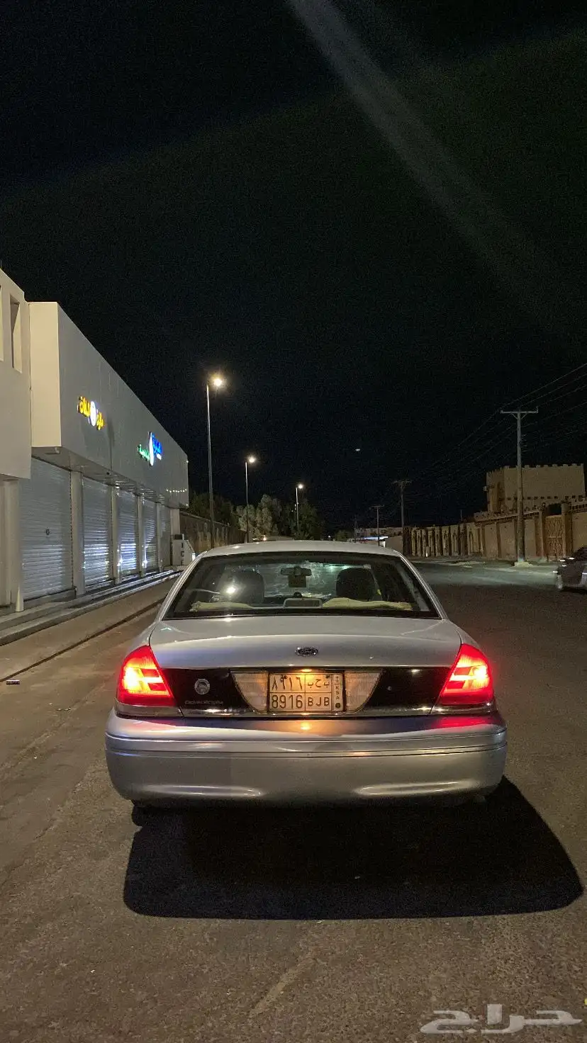 للبيع فورد فكتوريا 4