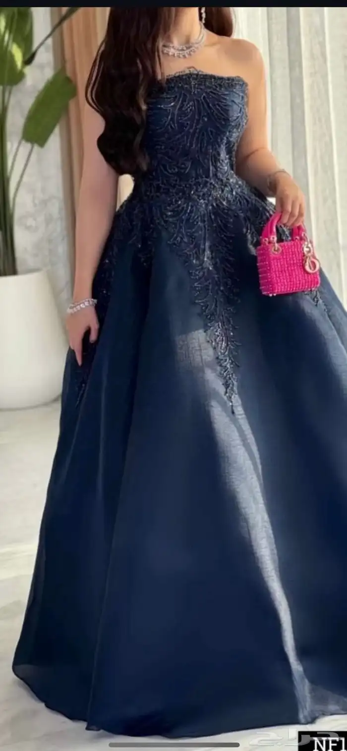 فستان كحلي شريته 800  وابي فيه 400 0