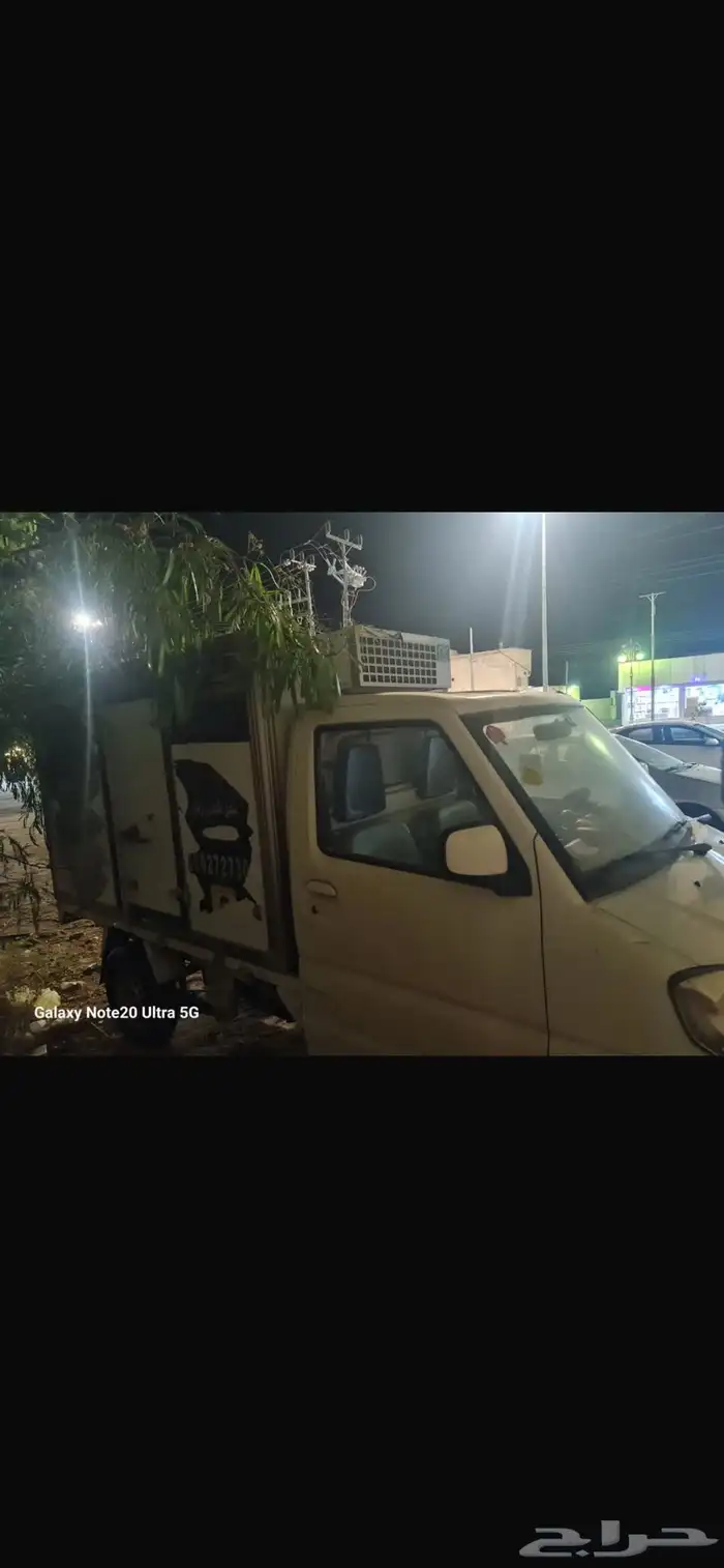 شاحنه لنقل المواد الغذائيه سليمه القير و المكينه وكاله نظيف 0