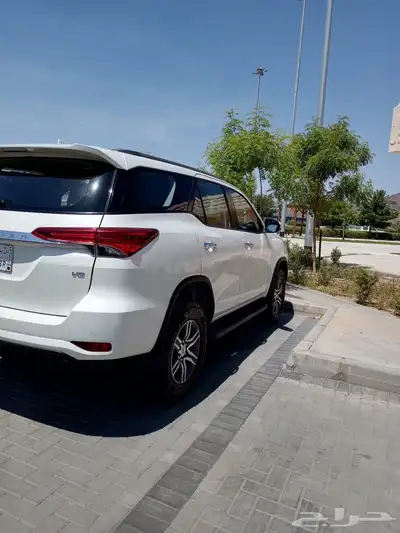 للبيع فورشنر 2022 سعودي 6 سرندل بحالة الوكالة 3