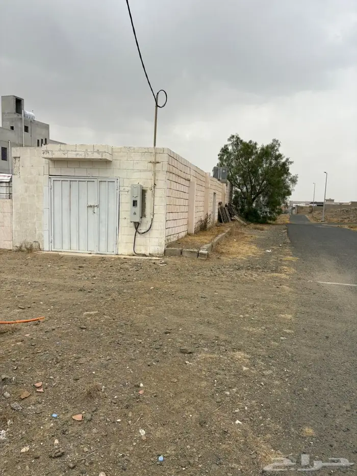 حوش مسور بغرف ومكتب للايجار - العسران سراة عبيدة 0