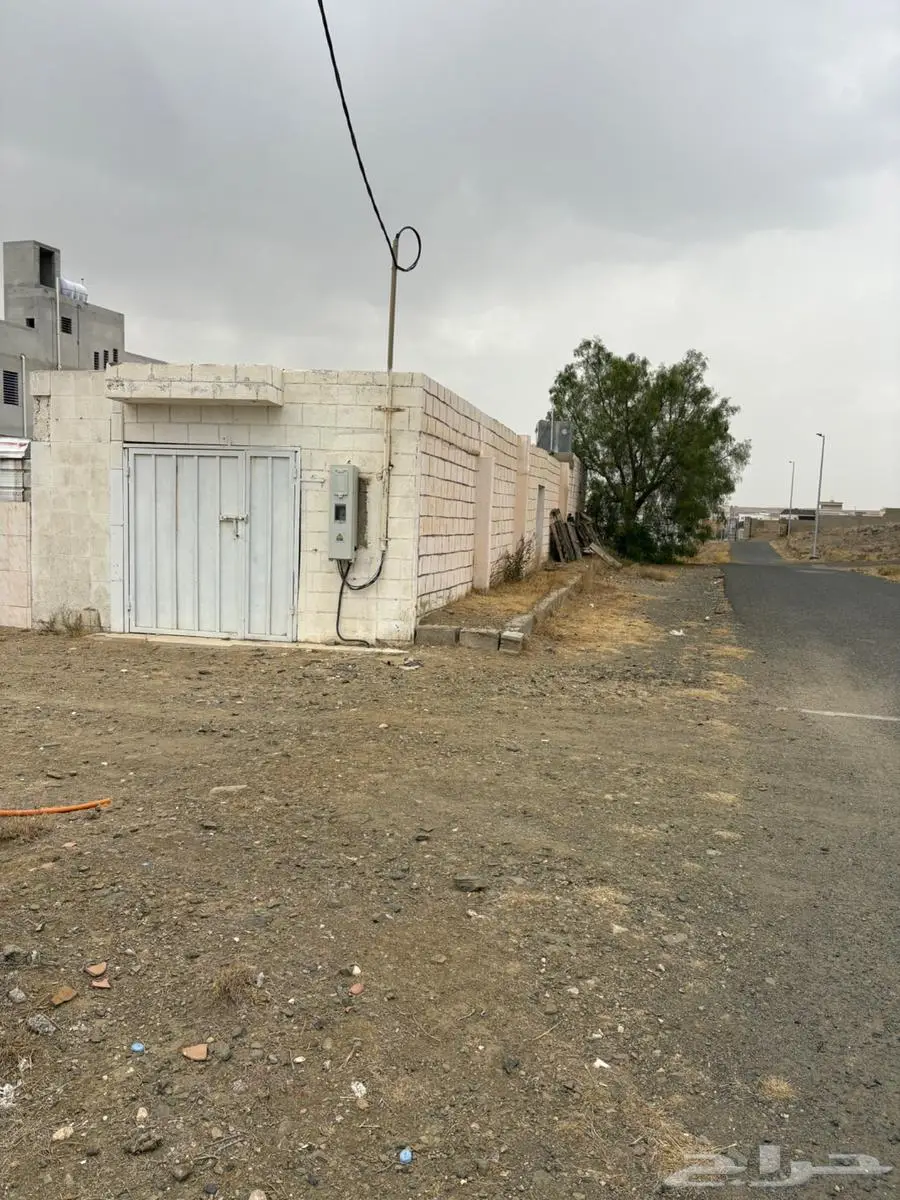 حوش مسور بغرف ومكتب للايجار - العسران سراة عبيدة 0