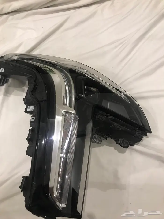 شمعه كاديلاك XT4 يمين 0