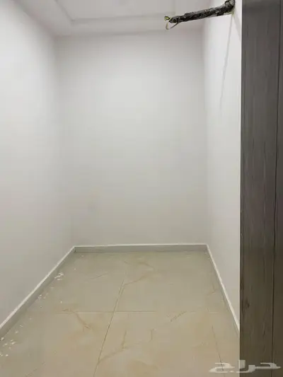 شقة خمس غرف بحي الريان خلف محطة الشرقية 9