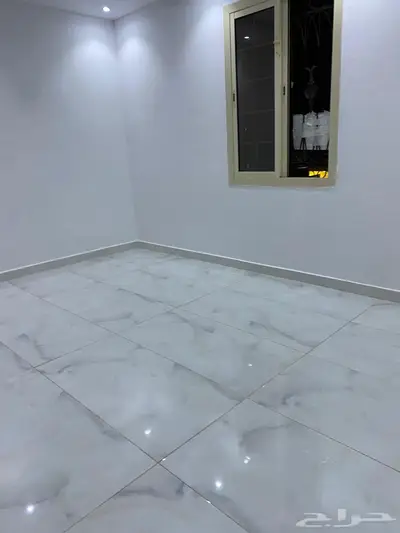 شقة خمس غرف بحي الريان خلف محطة الشرقية 2