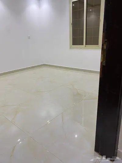 شقة خمس غرف بحي الريان خلف محطة الشرقية 5