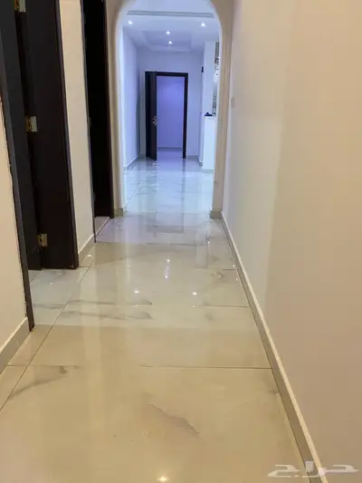 شقة خمس غرف بحي الريان خلف محطة الشرقية 6
