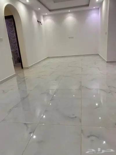 شقة خمس غرف بحي الريان خلف محطة الشرقية 7