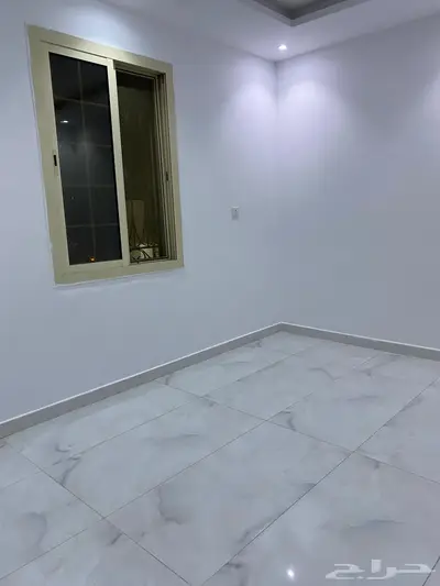 شقة خمس غرف بحي الريان خلف محطة الشرقية 11