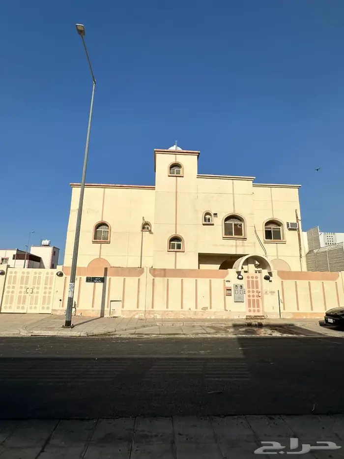فله للبيع المدينه المنوره حي الاسكان 2