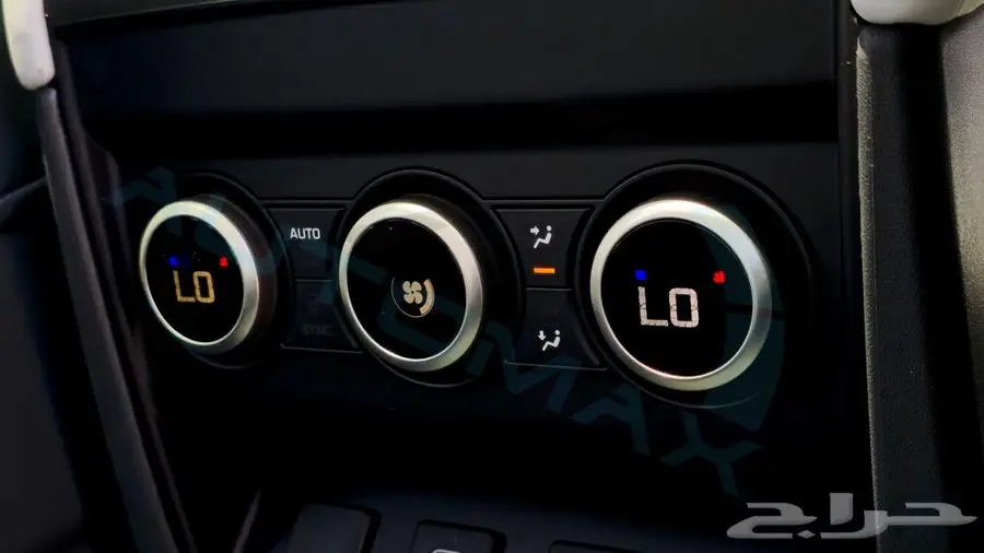 لاند روفر ديفندر 110 S P 300 2025 خليجي اصفار مع ضمان الوكيل 23