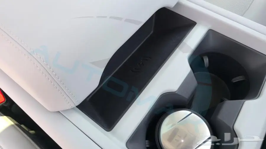 لاند روفر ديفندر 110 S P 300 2025 خليجي اصفار مع ضمان الوكيل 21
