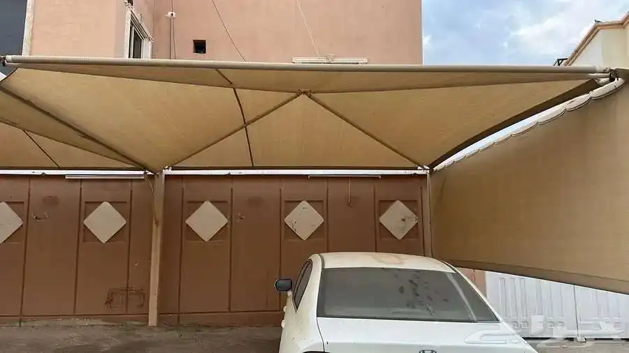 مظلات تقدر تدخل فيها ثلاثه سيارات لونها بيج نظيفه 2