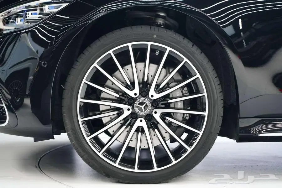 مرسيدس S 500 موديل 2025 أصفار خليجي أسود أبيض 19