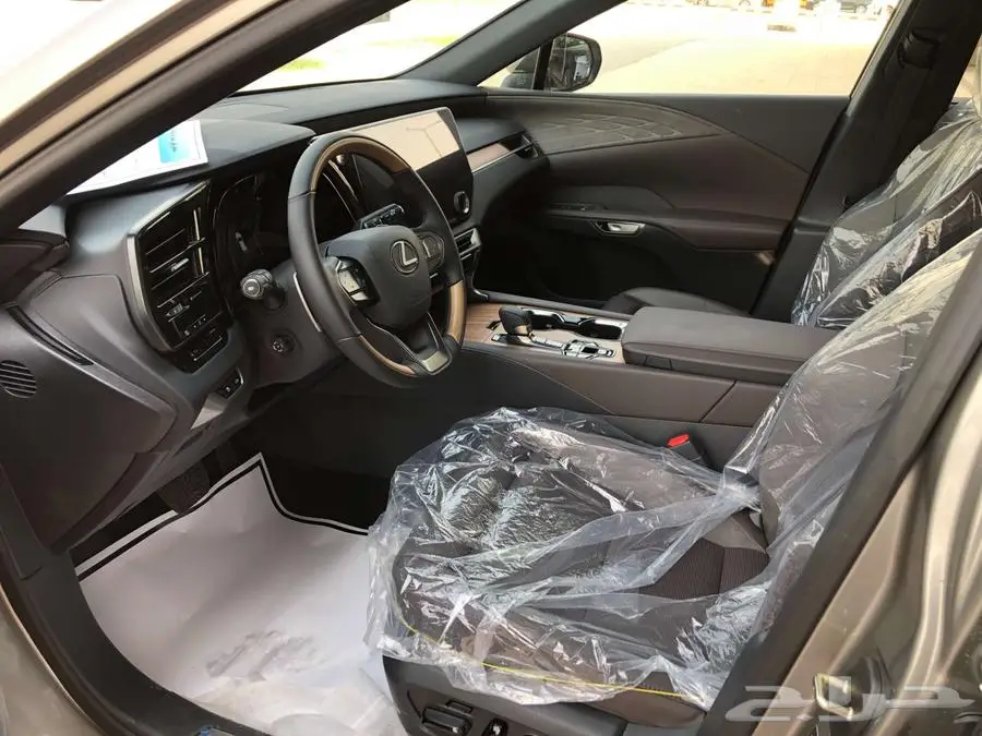 لكزس RX350 BB 2025 تيتانيوم داخلي بني -ابيض داخلي بني سعودي index