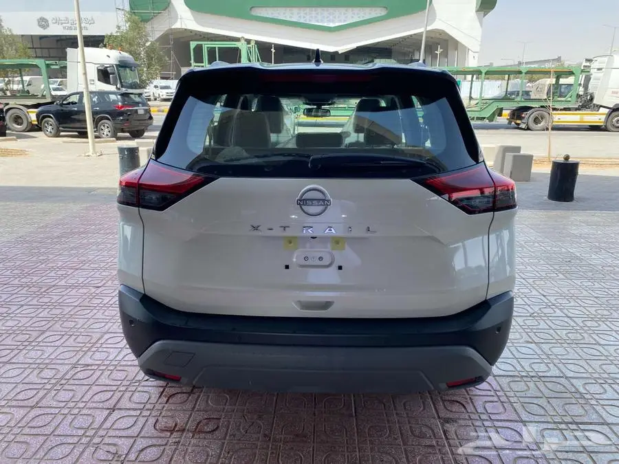 نيسان اكس تريل SV بلس 2025 جديد اصفار سعودي سقف اسود 28