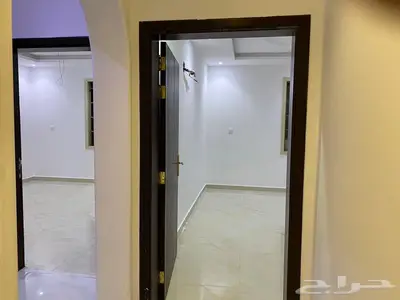 شقة خمس غرف بحي الريان خلف محطة الشرقية 8