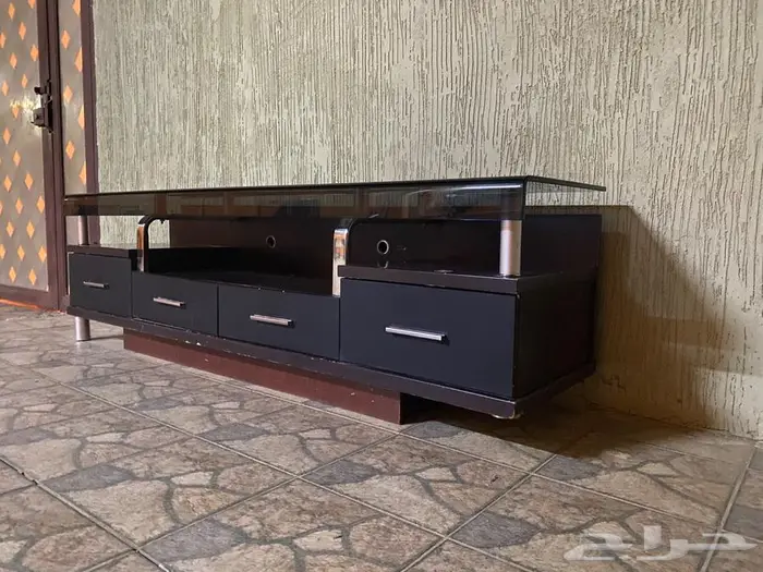 طاولة تلفزيون   طولها متر و 80 1