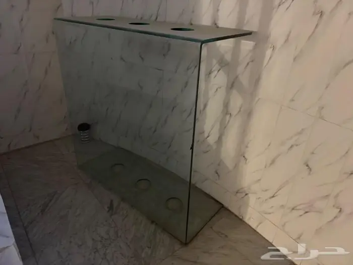 طاولات وكراسي وبعض الأدوات للبيع 0