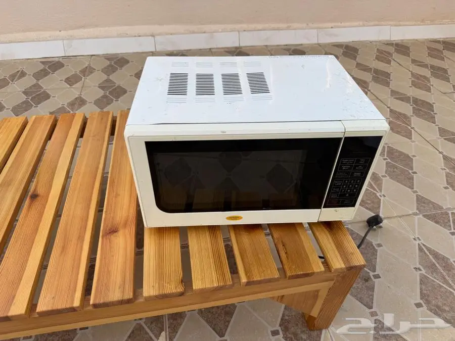 طاولات وكراسي وبعض الأدوات للبيع 3