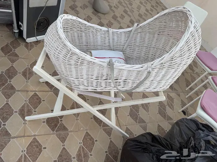 طاولات وكراسي وبعض الأدوات للبيع 3