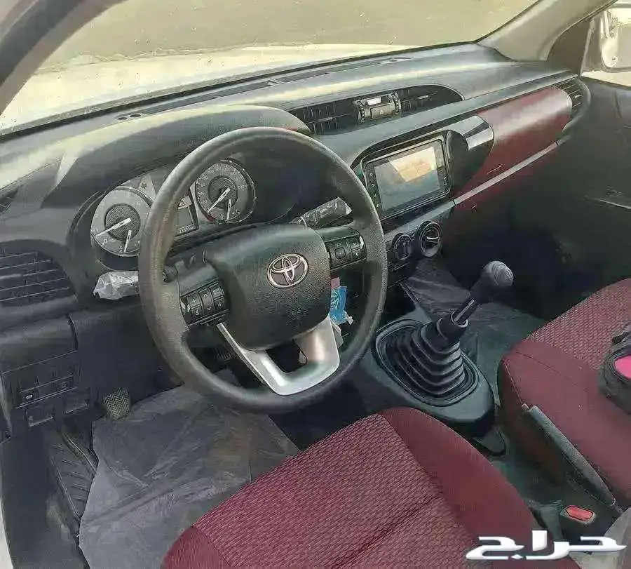 هايلكس غمارة GLX بنزين فل كامل موديل 2024 8