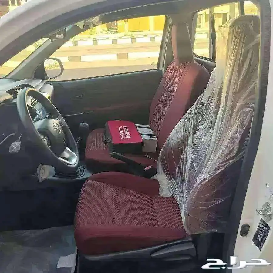 هايلكس غمارة GLX بنزين فل كامل موديل 2024 12