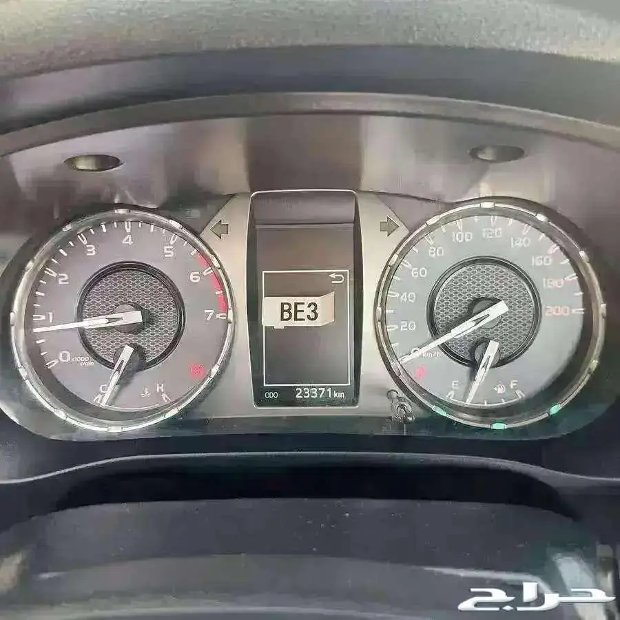 هايلكس غمارة GLX بنزين فل كامل موديل 2024 11