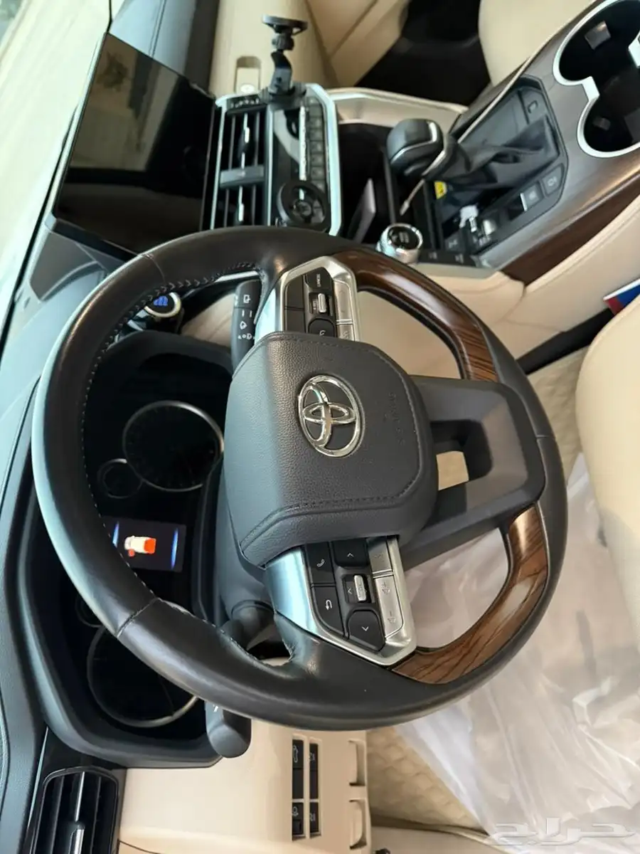 لاندكروزر GXR L4. بنزين وكالة 5