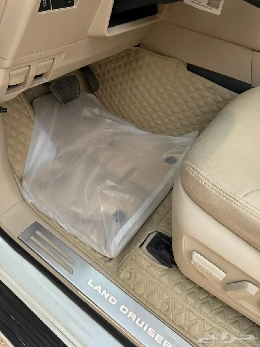 لاندكروزر GXR L4. بنزين وكالة 6