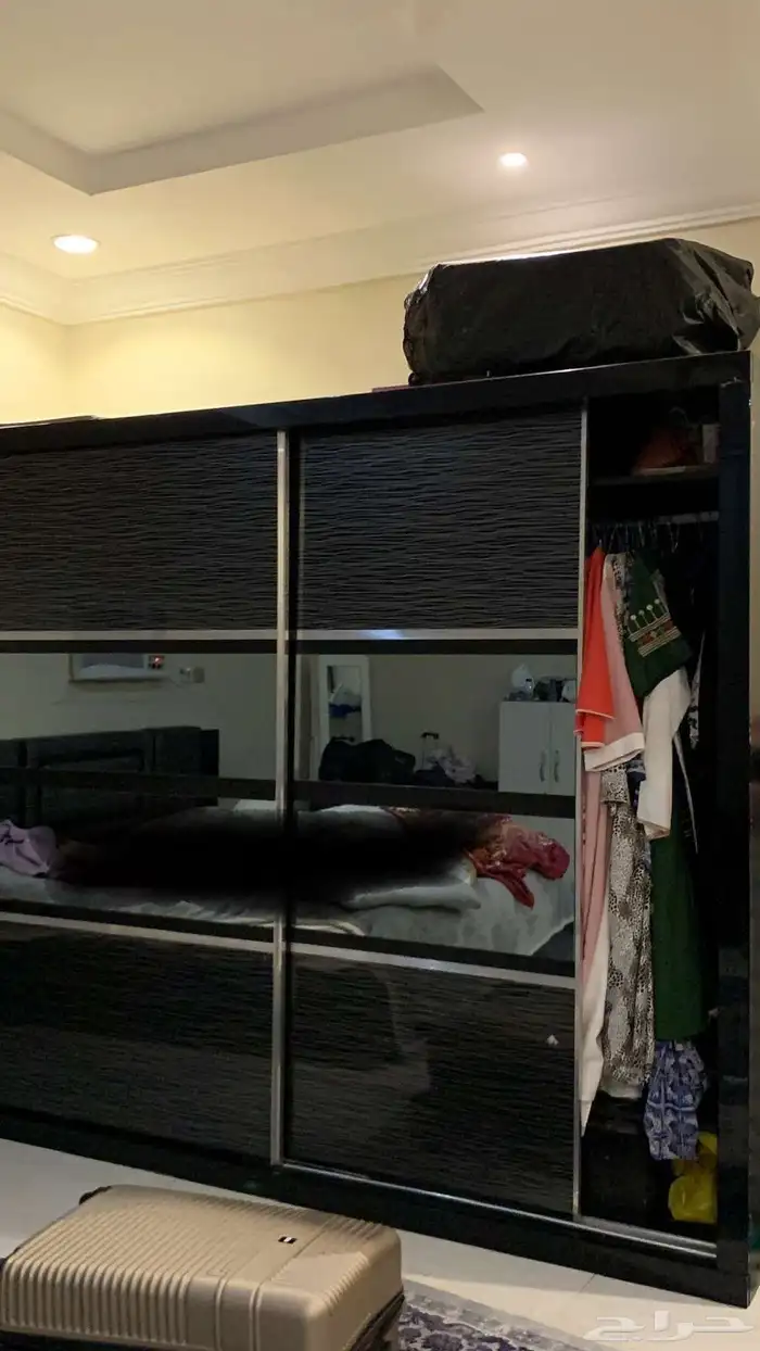 سرير وتسريحه جديده ومافي اي كسر فيها 0