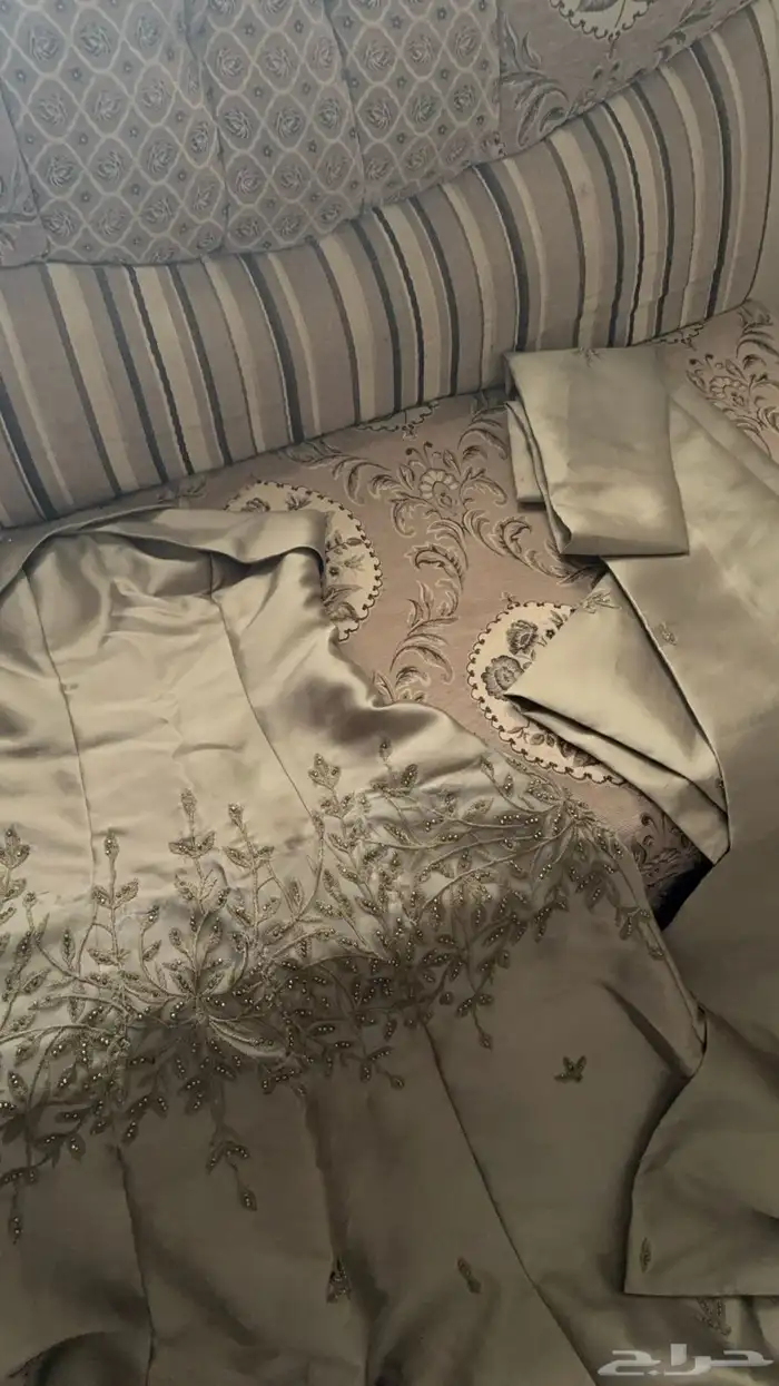 فستان للبيع مع الشاال 2