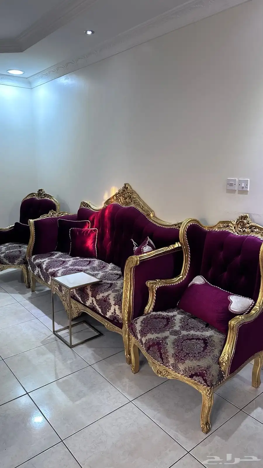 اثاث مستخدم لبيع مع طاولات ضيافه وستاره 0