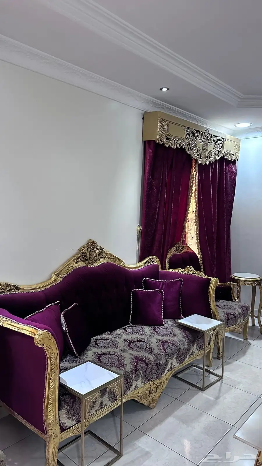اثاث مستخدم لبيع مع طاولات ضيافه وستاره 4