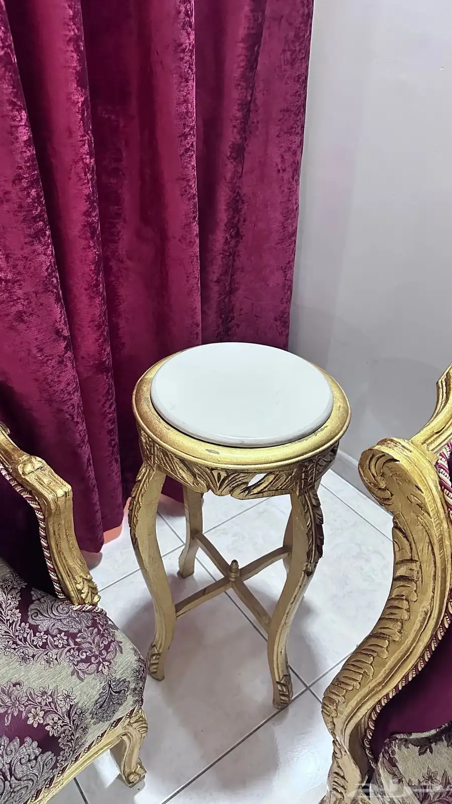 اثاث مستخدم لبيع مع طاولات ضيافه وستاره 7
