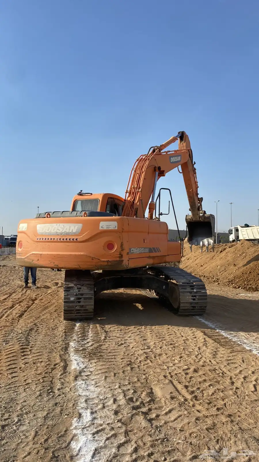 حفار بوكلين للايجار هدم وحفر الاراضي في جده 1