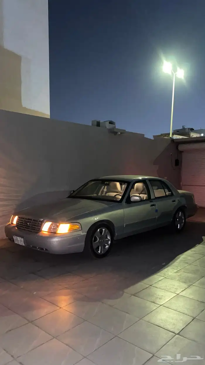 فورد فكتوريا 2011 2