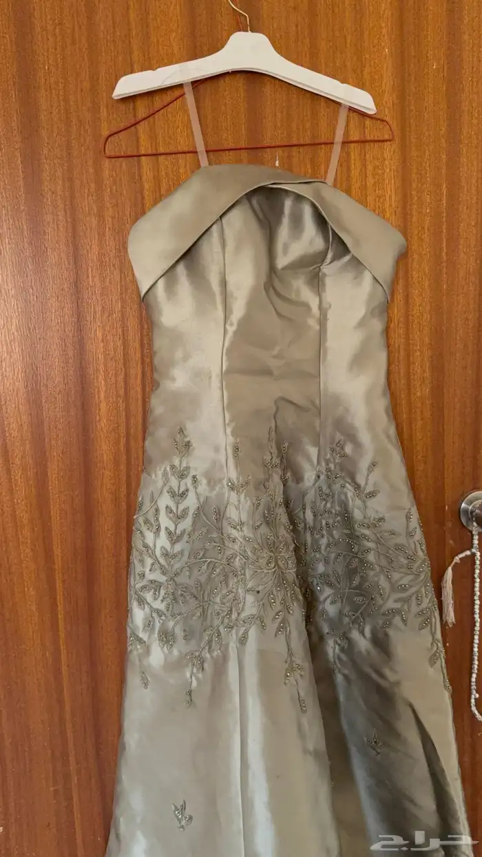 فستان للبيع مع الشاال 1