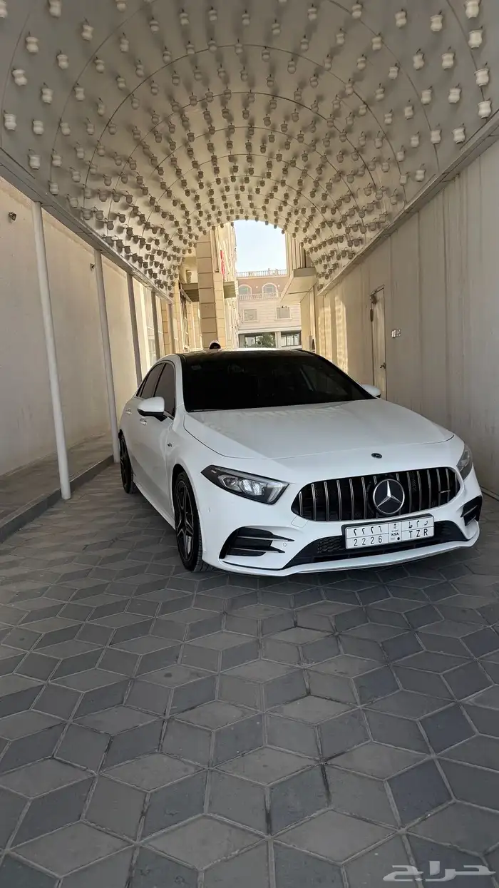 مرسيدس بنز 8